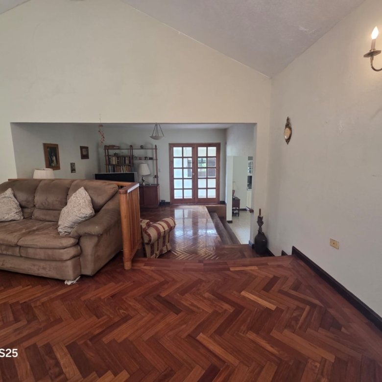 Casa con Jardín en Zona 6 de Mixco
